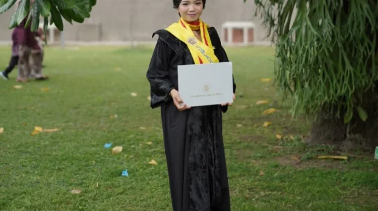 Berkali-kali Meriset Potensi Genetik Ayam Lokal, Yesita Wisuda Doktor Termuda UGM