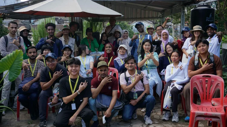 Mahasiswa dari 17 Negara Belajar Pengelolaan Sampah Berbasis Masyarakat