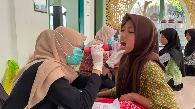 Upaya Deteksi Dini, Ratusan Siswa MTsN 4 Sleman Ikuti Skrining Kesehatan