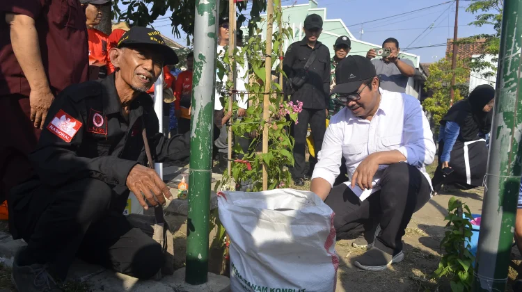 Peringati Hari Sungai Nasional 2026, Hasto Wardoyo Tanam Bibit Air Mata Pengantin