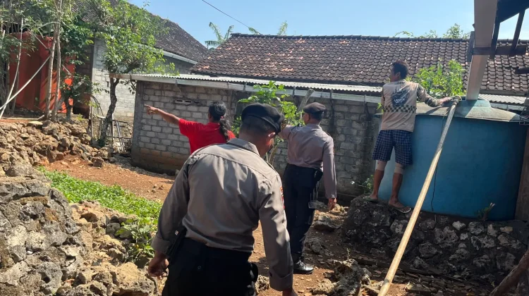Kekeringan Meluas, Polsek Tepus Distribusikan Bantuan Air Bersih