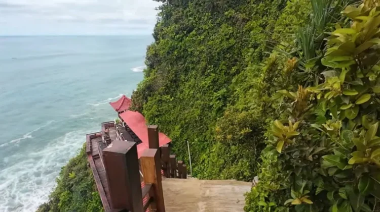 Puncak Segoro Miliki Panorama Laut Spektakuler Berlatar Tebing Gunungkidul