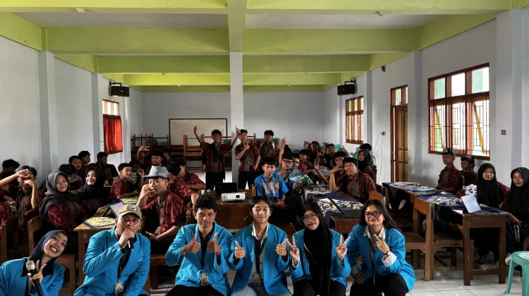 KKN Sadana Gunungpring STMM menggelar lokakarya "Lukis Kariermu di Canva-mu!".