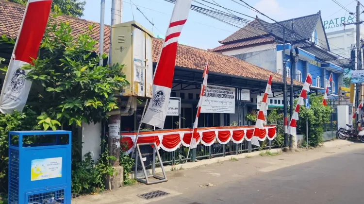 Sambut HUT RI ke-81, Pegawai Sosromenduran Hias Kantor Kelurahan