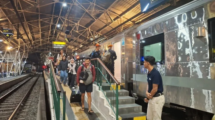 Antisipasi Temperan, Masyarakat Yogyakarta Dilarang Beraktivitas di Jalur KA