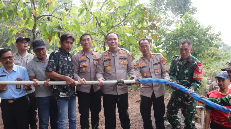 Polres Bantul Salurkan 25.000 Liter Air bagi Warga Terdampak Kekeringan di Dlingo