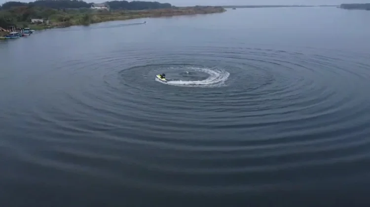 Keseruan Jetski dan Senja di Laguna Depok Bantul