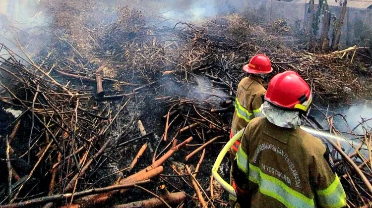 Kebakaran Lahan di Yogyakarta Meningkat, Damkarmat Imbau Tak Bakar Sampah