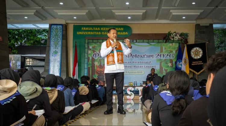 Wamenhut Tantang Rimbawan Muda UGM Pulihkan Hutan Indonesia
