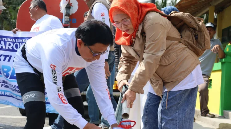 Debit Air Turun Drastis, Warga Dusun Tirto Kokap Terima Bantuan Air Bersih