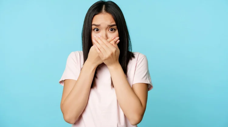 Mengagetkan Orang Bisa Hentikan Cegukan, Ini Penjelasan Ilmiahnya