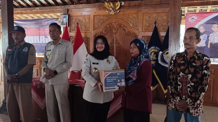 Sambut HUT ke-81 RI, 200 Paket Sembako Dibagikan Imigrasi DIY ke Warga Selopamioro