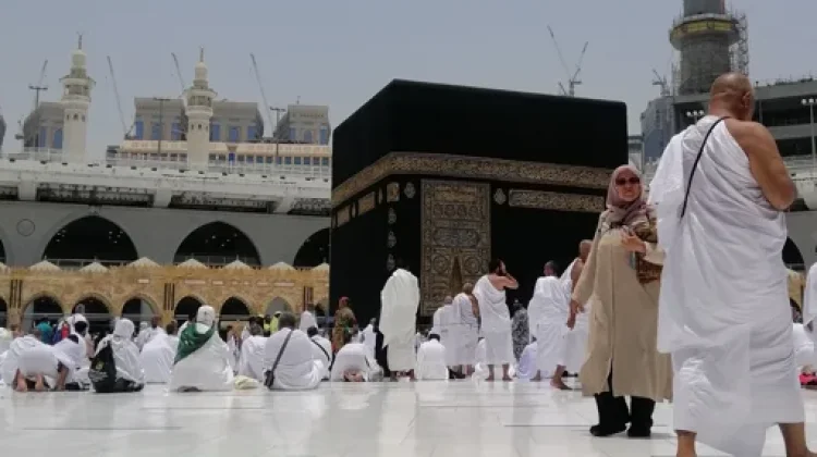 Meraih Kehidupan manusia yang sejati yang hayatan thayyibah
