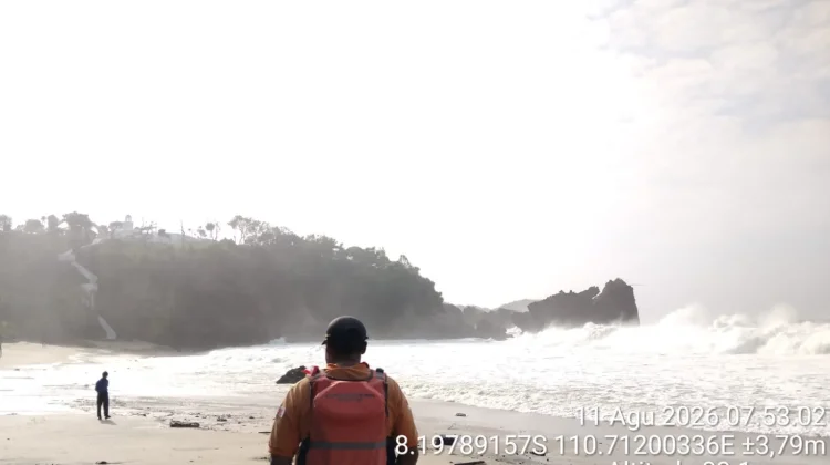 Gelombang Tinggi 5 Meter Hantam Pantai Gunungkidul, 1 Warung Rusak