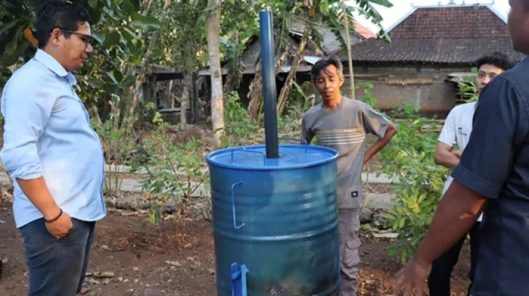 Inovasi Tim UNY Ubah Limbah Daun Jati Jadi Briket di Gunungkidul