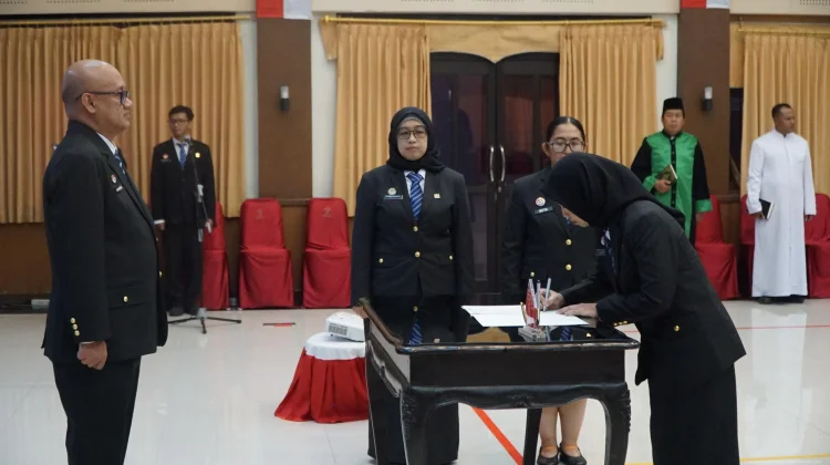 Lantik 4 Pejabat Fungsional Keuangan, Agung Tekankan Urgensi Integritas
