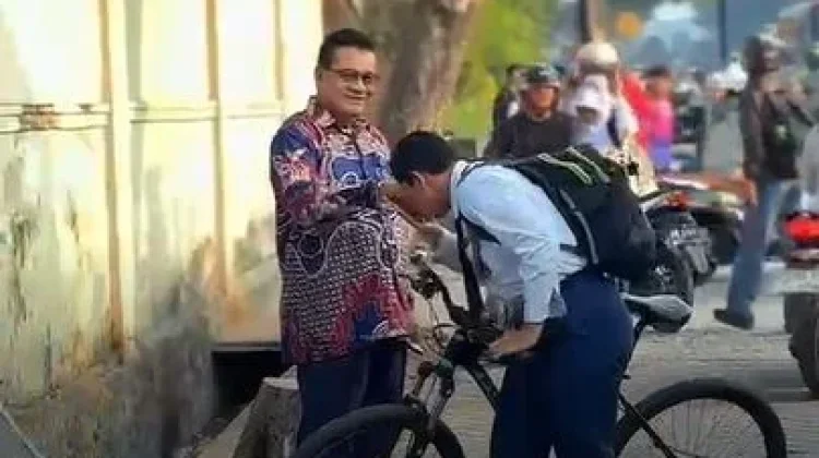 Sinergi Orang Tua dan Guru dalam Membangun Pendidikan Karakter Siswa