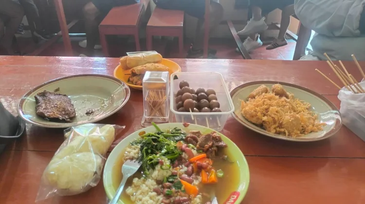 Kelezatan Sop Senerek Bu Atmo, Kuliner Legendaris Magelang Sejak 1967