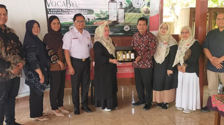 Tingkatkan Perekonomian, Unair Latih Disabilitas dan Perempuan Terdampak