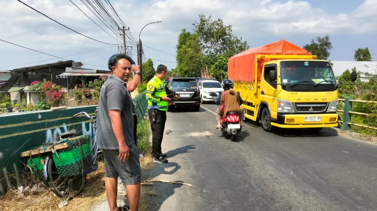 Nenek Pesepeda Tewas Terlindas Truk Boks di Jembatan Miri Bantul