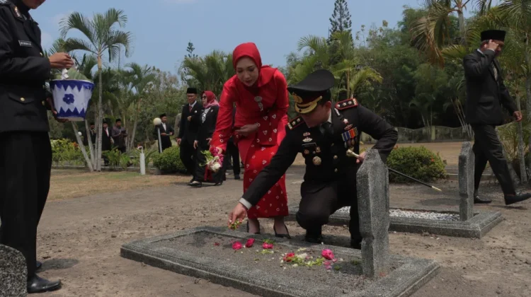 Ziarah ke TMP Kusuma Bangsa, Kapolres Bantul Ajak Warga Teladani Semangat Pahlawan