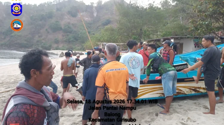 Tiga Nelayan Gunungkidul Selamat usai Kapal Terbalik Diterjang Ombak