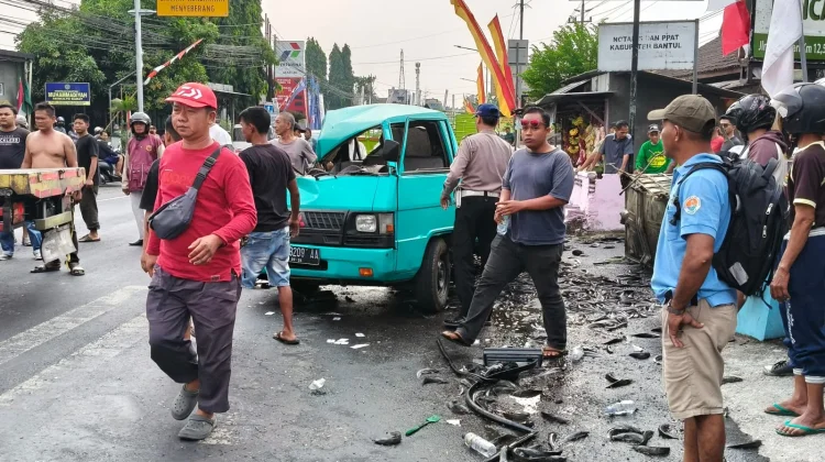Kecelakaan Beruntun di Piyungan, Pengemudi Pikap Bermuatan Lele Meregang Nyawa
