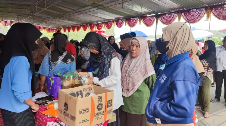 Antusiasme Warga Tinggi, Pasar Murah Guwosari Diserbu Pembeli