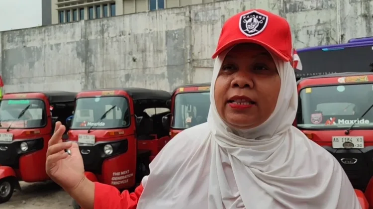 Dari Trotoar Beralih jadi Sopir Bajai, Kisah Rita Bertahan Hidup