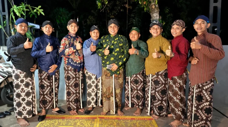 MC Jawa Asah Kemampuan Nembang Bersama Mbah Suto di Sleman