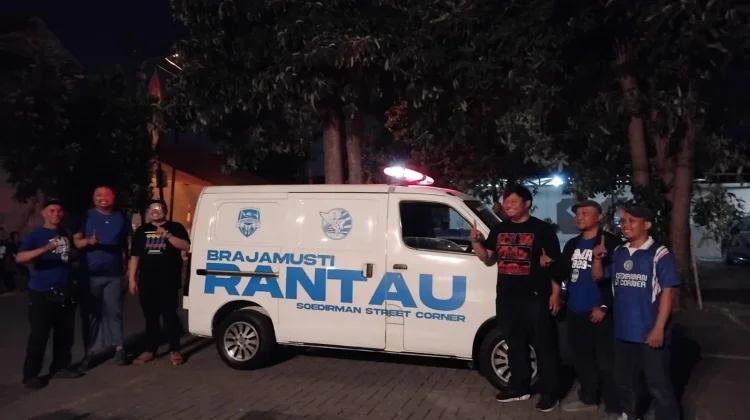 Jelang Liga 1, Brajamusti Rantau Serahkan Ambulans untuk Bala Mataram Rescue