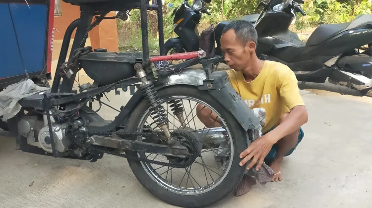 Data Kesejahteraan Melonjak, Tukang Becak Kulon Progo Kesulitan Bayar UKT Anak