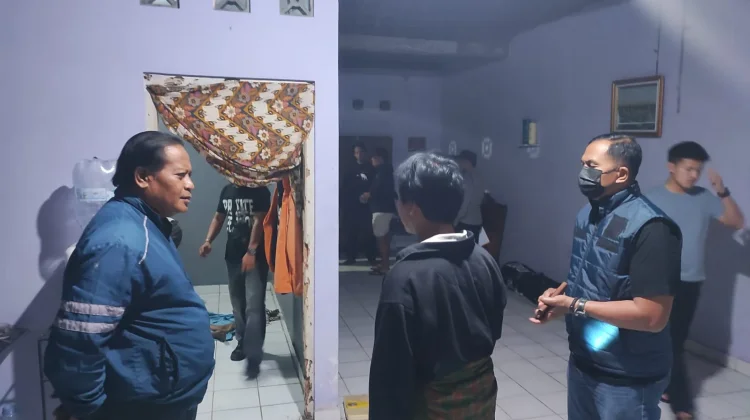 Mayat Pria Penuh Luka Ditemukan di Rumah Warga Guwosari Bantul