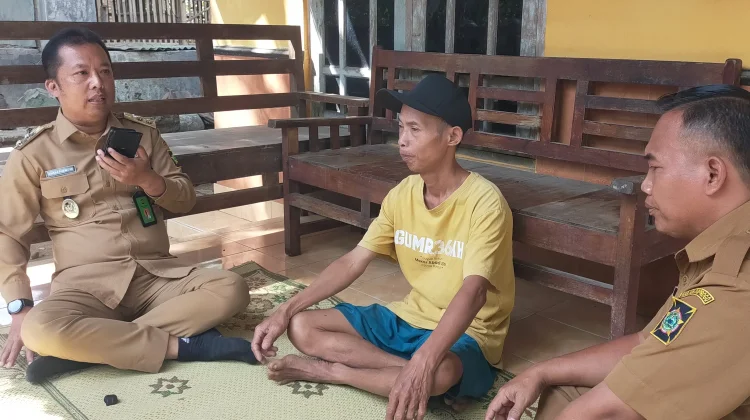Wakil Bupati Kulon Progo Berikan Perhatian pada Tukang Becak Desil 9