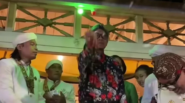 Sri Sultan HB X Sebar Udhik-Udhik