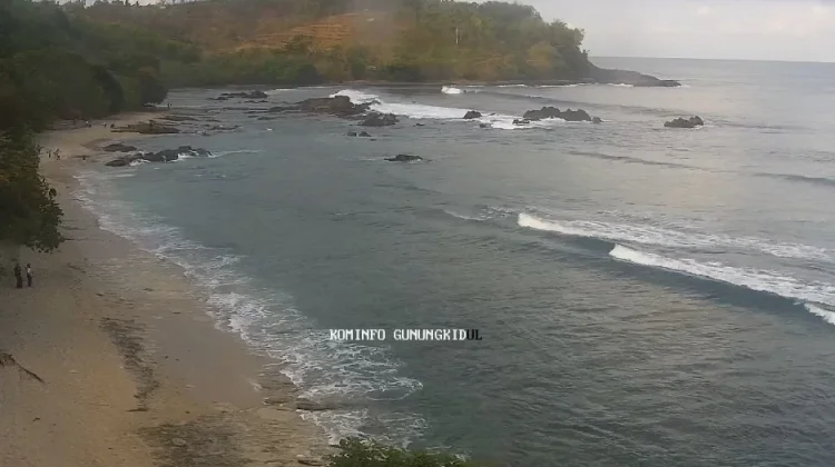 DIY Cerah Berawan, Peringatan Dini Waspada Potensi Ombak Besar Laut Selatan