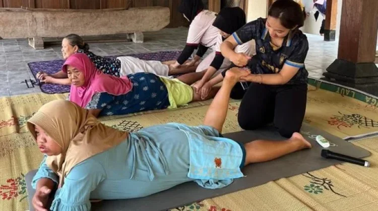 Warga Pelemadu Sriharjo Belajar Pijat Sport Massage