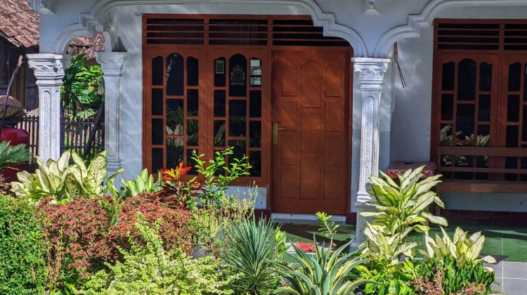 Jangan Lewatkan Tips Membuat Taman Mini di Lahan Rumah Sempit