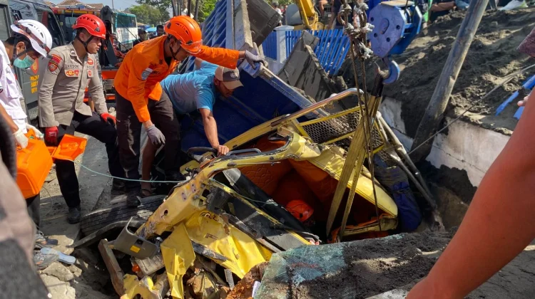 Dua Korban Terjepit dalam Kecelakaan Truk di Jalan Magelang Berhasil Dievakuasi
