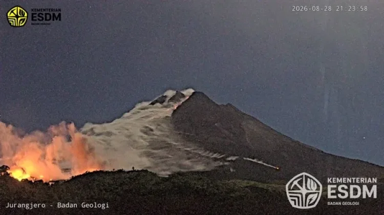 BPPTKG Catat 11 Kali Guguran Lava Gunung Merapi