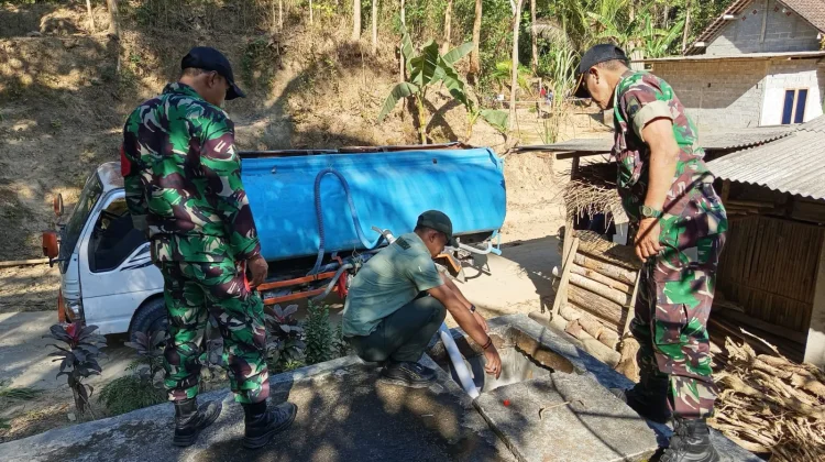 Yayasan Patriot Bangsa Mandiri dan Koramil Kokap Salurkan Bantuan Air Bersih