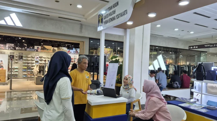 Publik Antusias Konsultasi Layanan Apostille Fast-Track di Plaza Ambarrukmo