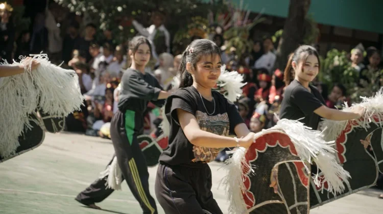 Siswa SMPN 1 Karangmojo Kenakan Busana Adat Meriahkan HUT Ke-60