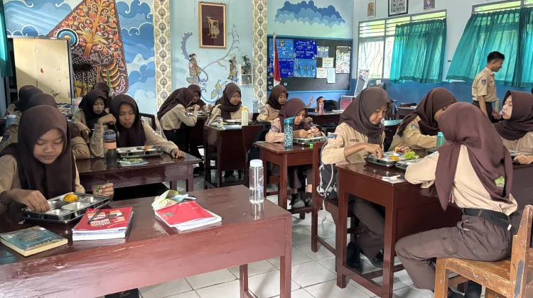 Program Makan Bergizi Gratis Dirasakan Manfaatnya bagi Siswa SMP Negeri 1 Turi