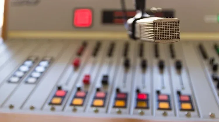 Radio Ingin Eksis di Multiplatform, Ini Strateginya