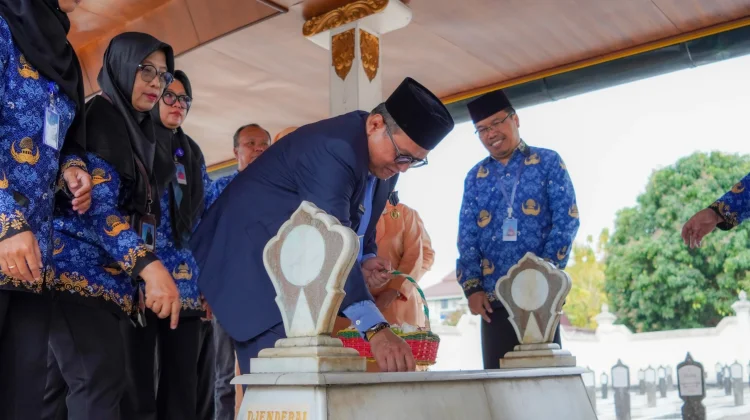 Rawat Warisan Perjuangan, Angkasawan RRI Yogyakarta Ziarahi Pusara Pahlawan