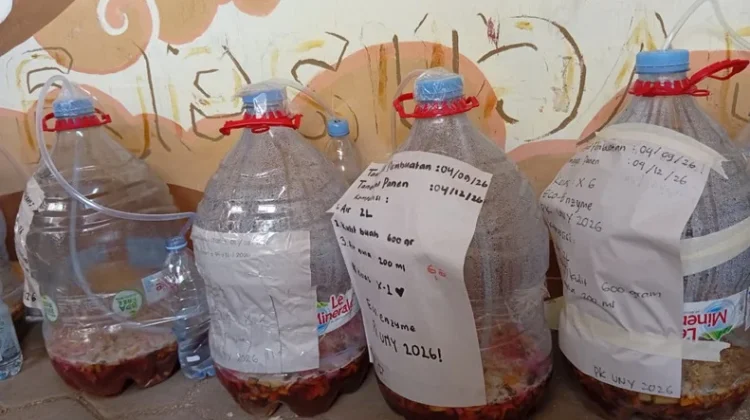 Siswa SMAN 7 Jogja Olah Limbah Sisa Makan Gratis Jadi Eco-Enzyme