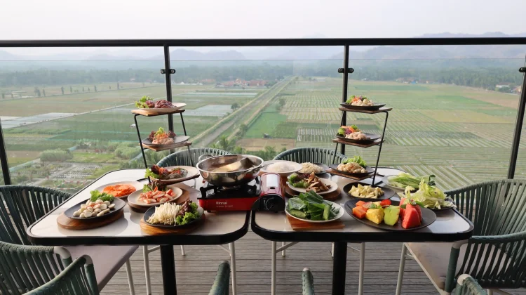Steamboat Grill Hadir, Nikmati Kuliner Berpanorama Perbukitan Menoreh