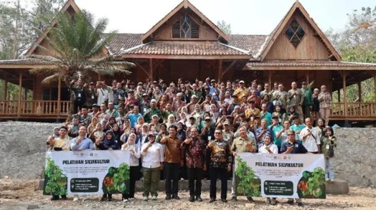 Ratusan Petani Hutan Gunungkidul Ikuti Pelatihan Silvikultur Jati di Wanagama