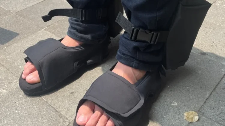 Mahasiswa UGM Kembangkan Sandal Pintar Pantau Kaki Diabetik